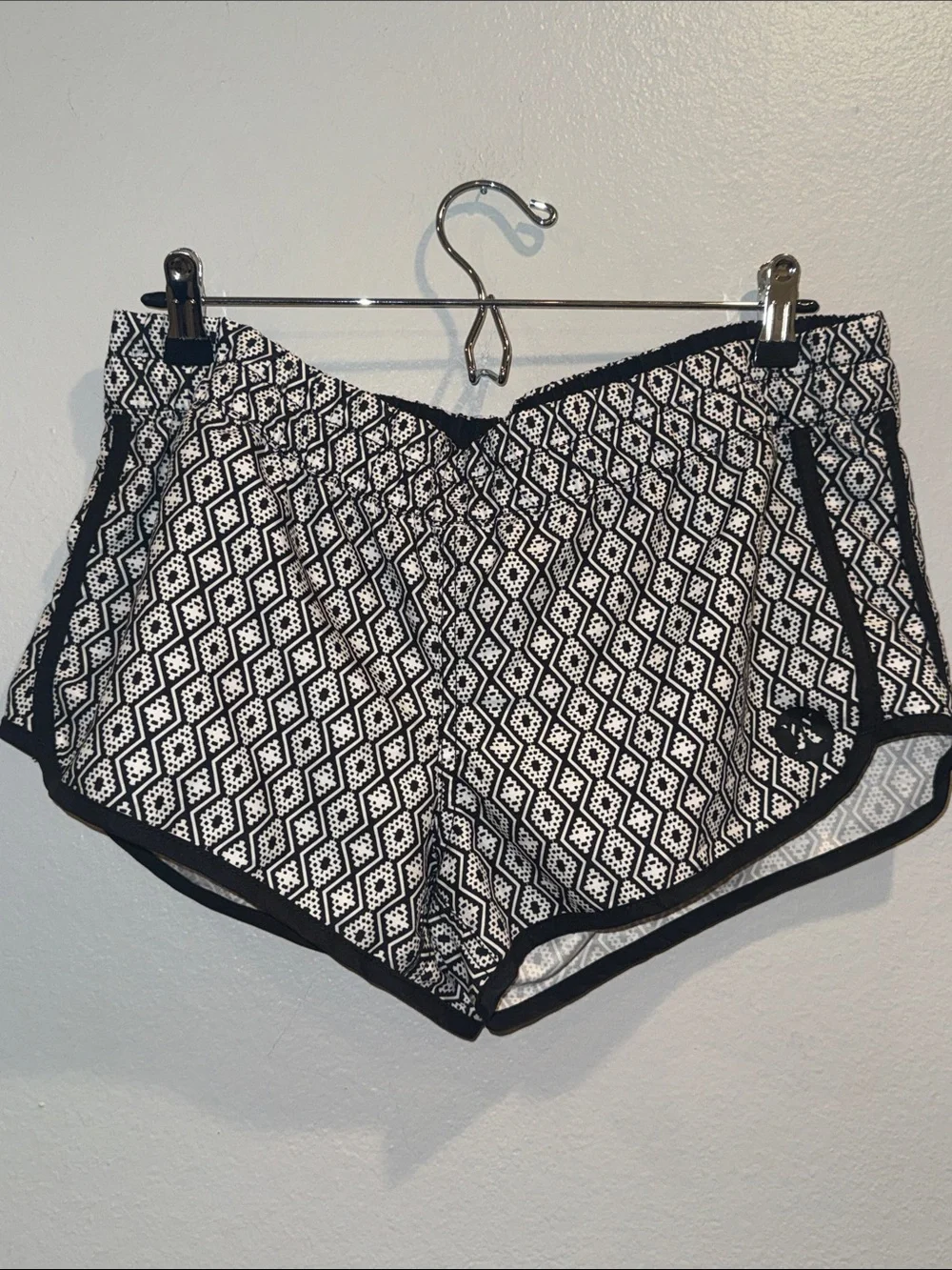 Hurley women shorts size large Black & White